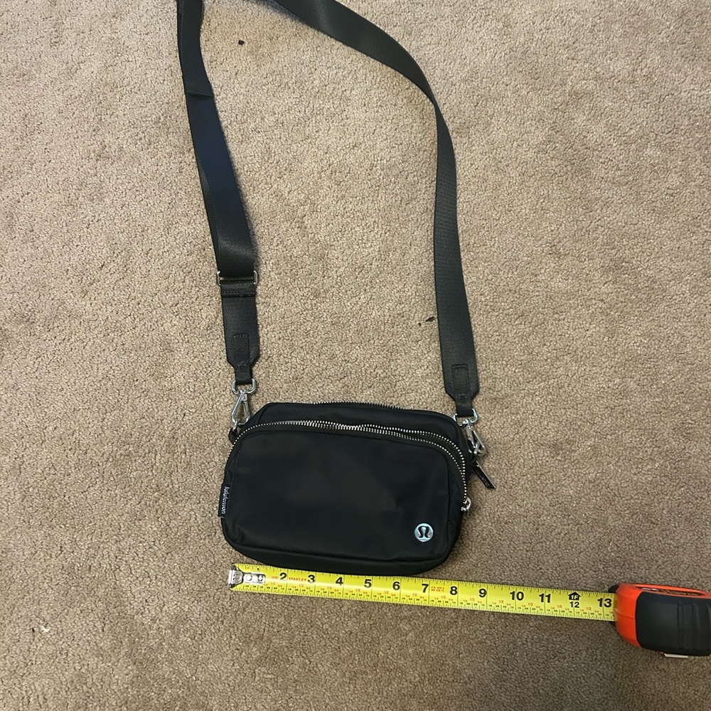 Lululemon Everywhere Crossbody Bag